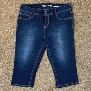 WallFlower Women's Luscious Curvy Mid-Rise Insta Stretch Capri - Size 17